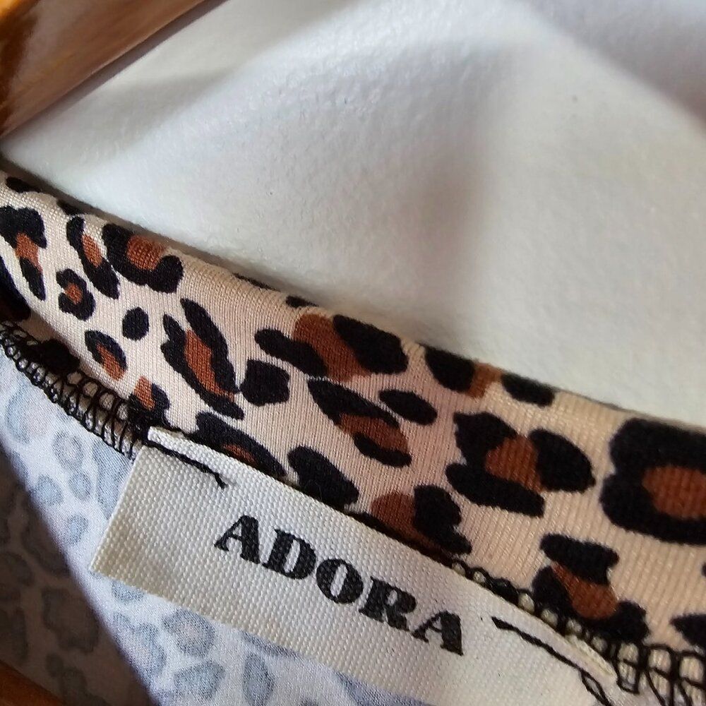 NEVER WORN ADORA ANIMAL PRINT MUSCLE TOP CREW NECK SOFT TOP SIZE SMALL - Picture 11 of 14
